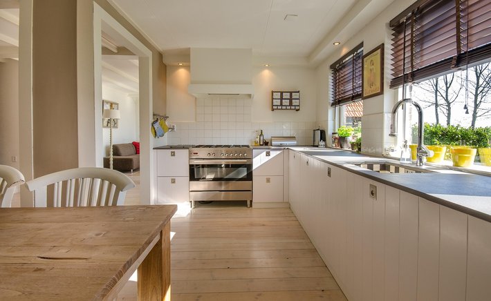 A 15-Minute Daily Reset That Keeps a Minimalist Home Feeling Calm
