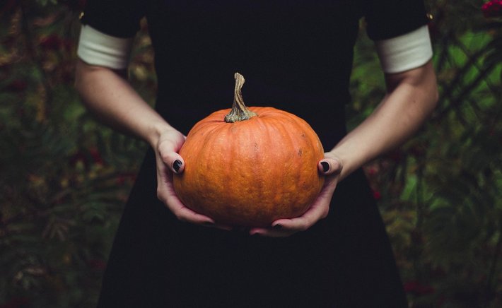 The Emotional Side of Letting Go: Why Decluttering Feels So Hard